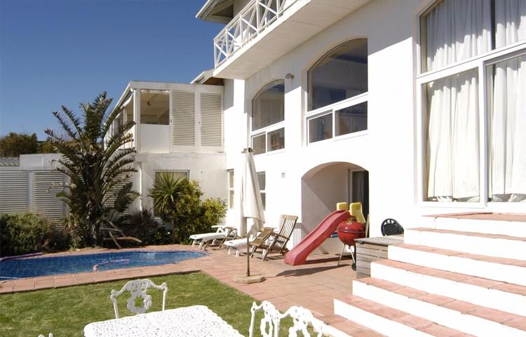 To Let 4 Bedroom Property for Rent in Llandudno Western Cape